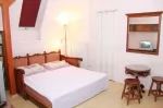 Rév Ház Velence I.1. kanapéágyas koloniál szoba